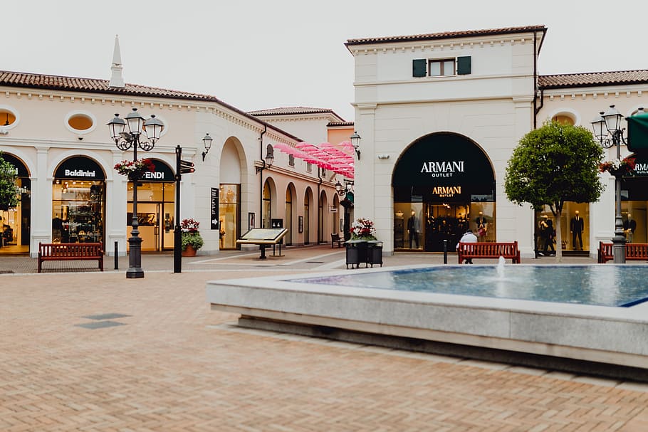 Tour Preview Oh my shopping! Shopping in Italy: Serravalle Designer Outlet: Full-day tour